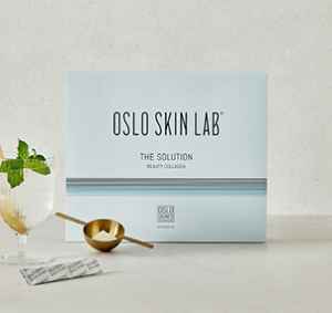 MR2408 Roční předplatné tištěné+  COLLAGEN OSLO SKIN LAB  + DIGI VERZE ZDARMA. Akce platí do vyčerpání zásob a úhradě do 21.8.2024.   Bonus odesílán na plátce a pouze po ČR. Nutno zadat email u odběratele!  Popis produktu: The Solution™ od Oslo Skin Lab je neochucený kolagenový prášek, který díky svému složení pomáhá zvýšit pružnost pokožky, vyhladí ji a zjemní vrásky. Má neutrální chuť i vůni. Díky tomu ho můžete smíchat s jakýmkoli jídlem nebo pitím. Klinický výzkum provedený s kolagenními peptidy obsaženými v The Solution™ prokázal jasné zlepšení při pravidelném užívání nejméně po dobu 8 týdnů. Balení obsahuje 28 sáčků 100% čistého hydrolyzovaného kolagenu typu I.) Více na  OSLOSKINLAB   
        

   
