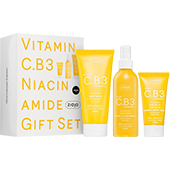 Předplaťte si Koktejl na 1 rok 
a získáte dárkovou sadu produktů Ziaja Vitamin C.B3 Niacinamide v hodnotě 269 Kč.
  

 Balíček Ziaja Vitamin C.B3 Niacinamide  
Dárková sada pro všechny typy pokožky poskytující okamžitý multivitamínový energizující účinek a zářivý vzhled během dne s výjimečně jemnou citrusovou vůní. 
 
  • Ranní krém po probuzení 50 ml : Lehký jako primer krém se saténovým finišem. 
Perfektní pod make-up, dobře se mísí s podkladovou bází. 
Obsahuje energizující a hydratační vitamíny.
 
  • Pleťový tonik před a po nalíčení 190 ml (ve spreji) : Určen pro efektivní tonizaci pleti, aktivní esence s vitamíny - hlavně C a B3 (niacinamid) a B5, B6 a E s energizujícím účinkem. Dokonale připraví pleť na aplikaci krému nebo podkladové báze. Pomáhá při rovnoměrném nanesení a aplikaci pečujících a zkrášlujících přípravků a při namíchání hustších krycích tekutin.
 
  • Tělový balzám 200 ml : Lehký tělový balzám s hydratační texturou. 
Obsahuje esenci vitamínů C a B3 (niacinamid). 
Navíc má vysokou dávku energizujících a hydratačních vitamínů B5, B6 a E a vyhlazující komplex přírodních peptidů. 
Je velmi účinný, dobře se roztírá a rychle vstřebává. 
Má jemnou vůni.


  
Více o produktech Ziaja na  ziaja.com. 

  
Cena zahrnuje poštovné a balné.
  

Neváhejte a objednávejte ihned. 
Nabídka platí jen do vyčerpání zásob dárků. 
Dárky vám rezervujeme dva týdny od objednání předplatného (do té doby je třeba předplatné uhradit). 
Dárky zasíláme do 30 dnů od zaplacení na adresu plátce - jako balík na poštu.
Nabídka platí pouze pro předplatné doručované do České republiky.


  

 Elektronická verze  časopisu je k tištěné verzi zcela  ZDARMA .
 
Registrujte se na  www.Mojepredplatne.cz  a čtěte svůj oblíbený titul až na 4 zařízení