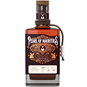 Předplaťte si Gurmet na rok 
a získáte rum The Pearl Of Mauritius 0,7l 42% v hodnotě 1 025 Kč.

  

 The Pearl Of Mauritius 0,7l 42%  
PERLA PŘÍMO Z MAURICIA 
Moře a léto k sobě neodmyslitelně patří. 
A jak lépe si zprostředkovat tuto atmosféru doma než díky chuťovým pohárkům. 
Rumový blend The Pearl of Mauritius vás přenese na exotický ostrov na jazyku i v mysli.
Společnost Premier Wines & Spirits, skrze značku The Pearl of Mauritius, vás zve na Mauricius, 
na horké posezení k oceánu, na pole cukrové třtiny, sopečnou půdu a do blankytně modrých lagun. 
Přesně tak se totiž budete cítit při ochutnání rumového blendu The Pearl of Mauritius, 
který pochází přímo z pohádkového ostrova v Indickém oceánu a přináší vskutku autentický zážitek.
V chuti ucítíte místní suroviny, jako je vanilka, ořechy, tropické ovoce nebo kardamom, 
které dokonale souznějí a potěší vás intenzitou vůně i chuti. 
Základem je cukrová třtina a z ní vydestilovaný kvalitní rum, jejž na ostrově vyrábějí už od 17. století. 
Mauricijská třtina má specifickou chuť, která se odráží i v chuti a vůni The Pearl of Mauritius. 
Ostrov Mauricius je přezdívaný Perla Indického oceánu a The Pearl of Mauritius je perlou mezi rumovými blendy z Mauricia. 
Nezklame žádného milovníka kvalitního alkoholu a už první doušek vás přenese na exotickou dovolenou.
Bližší informace naleznete na webových stránkách  www.1er.cz. 


  
Objednáním tohoto předplatného s dárkem rum The Pearl Of Mauritius 0,7l 42% potvrzujete, že jste osoba starší 18 let.
  

Cena zahrnuje poštovné a balné.
  

Neváhejte a objednávejte ihned. Nabídka platí jen do vyčerpání zásob dárků. 
Dárky vám rezervujeme dva týdny od objednání předplatného (do té doby je třeba předplatné uhradit). 
Dárky zasíláme do 30 dnů od zaplacení na adresu plátce prostřednictvím České pošty. 
Nabídka platí pouze pro předplatné doručované do České rep