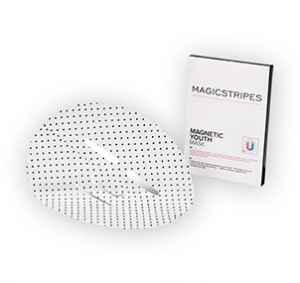 SZ26VR3<br>Roční obnova tištěné+ <b>YOUTH MASK BOX OD MAGICSTRIPES (3 KS)</b>+ DIGI ZDARMA.  Nabídka platí pro obnovu, bez přerušení odběru na více než 3 vydání, do vyčerpání zásob. Dárek se odesílá na plátce a pouze po ČR. Nutno zadat email u odběratele!<br>Popis produktu: Magnetická omlazující maska obsahuje
integrované magnety, které zrychlují krevní oběh
a zlepšují odvod toxinů, nečistot a zadržené vody.
Podporuje tvorbu červených krvinek, zrychluje
metabolismus a stimuluje tvorbu nových buněk.
Magnetická frekvence také zlepšuje cirkulaci
krve, zatímco jemné plátýnko umožňuje snadnou
absorbci esencí, které pleť hydratují a zjemňují.