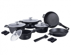 Deník Blesk, nejprodávanější a nejčtenější celostátní deník v ČR, je barevný deník nové doby nevyhýbající se žádným tématům a přinášející přehledné aktuální zpravodajství, zajímavosti a senzace z domova i ze světa, doplněné rozsáhlým obrazovým materiálem. Pravidelně se věnuje servisním tématům, jako je cestování, zdraví, vše pro ženy, auto-moto, vzdělávání nebo bydlení, články jsou plné rad a doporučení. Sobotní příloha je souhrnem nejzajímavějších událostí týdne ve společnosti. V pátek vychází se suplementem Blesk magazín. Deník Blesk vychází v regionálních mutacích Praha, Praha a střední Čechy, jižní Čechy, východní Čechy, severní Čechy, západní Čechy, Brno a okolí, jižní Morava a severní Morava. V neděli vychází jeho magazínový sourozenec Nedělní BLESK.